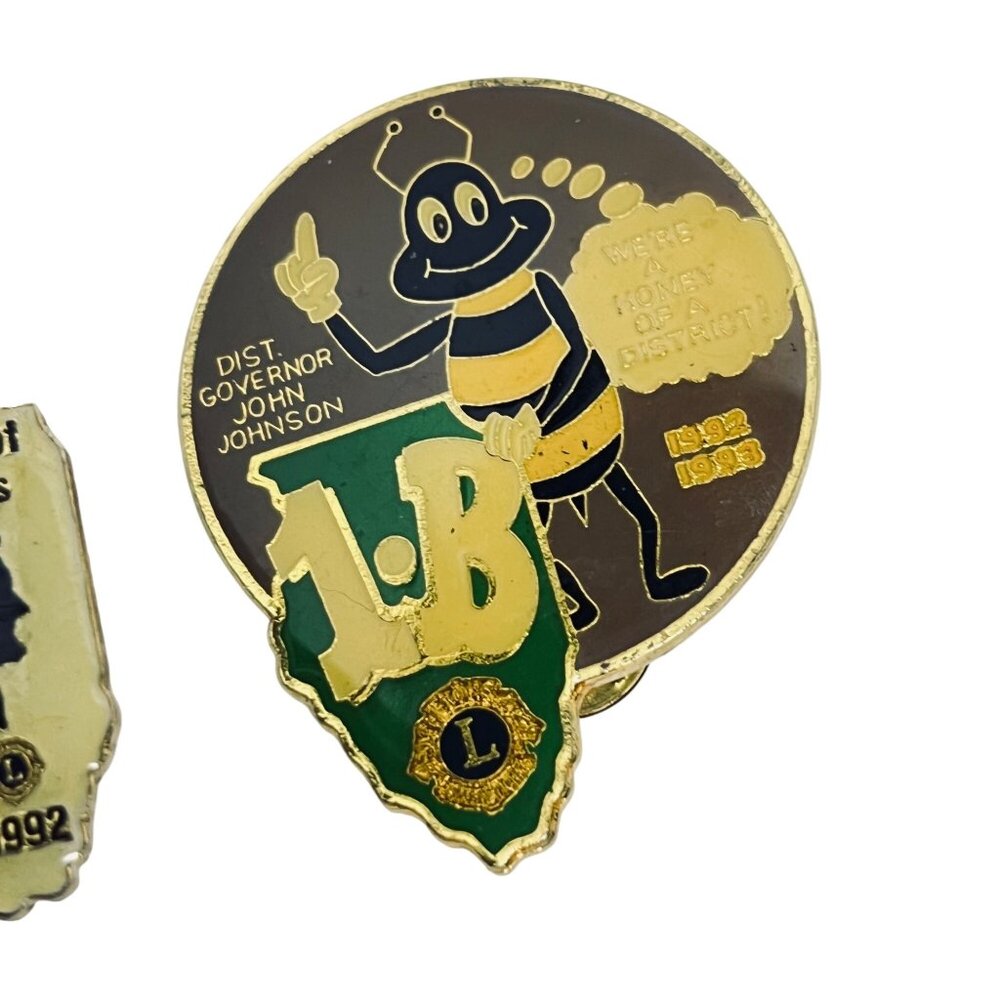 Lot Of 8 Vintage Lions Club Hat/Lapel Pins - District Governor Designs (6130) - Picture 8 of 10
